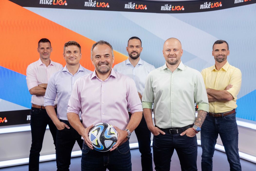 Moderátori Marián Tomčák, Peter Filo, Slávo Jurko, Andrej Zvolenský a experti Marek Sapara a Martin Mikulič