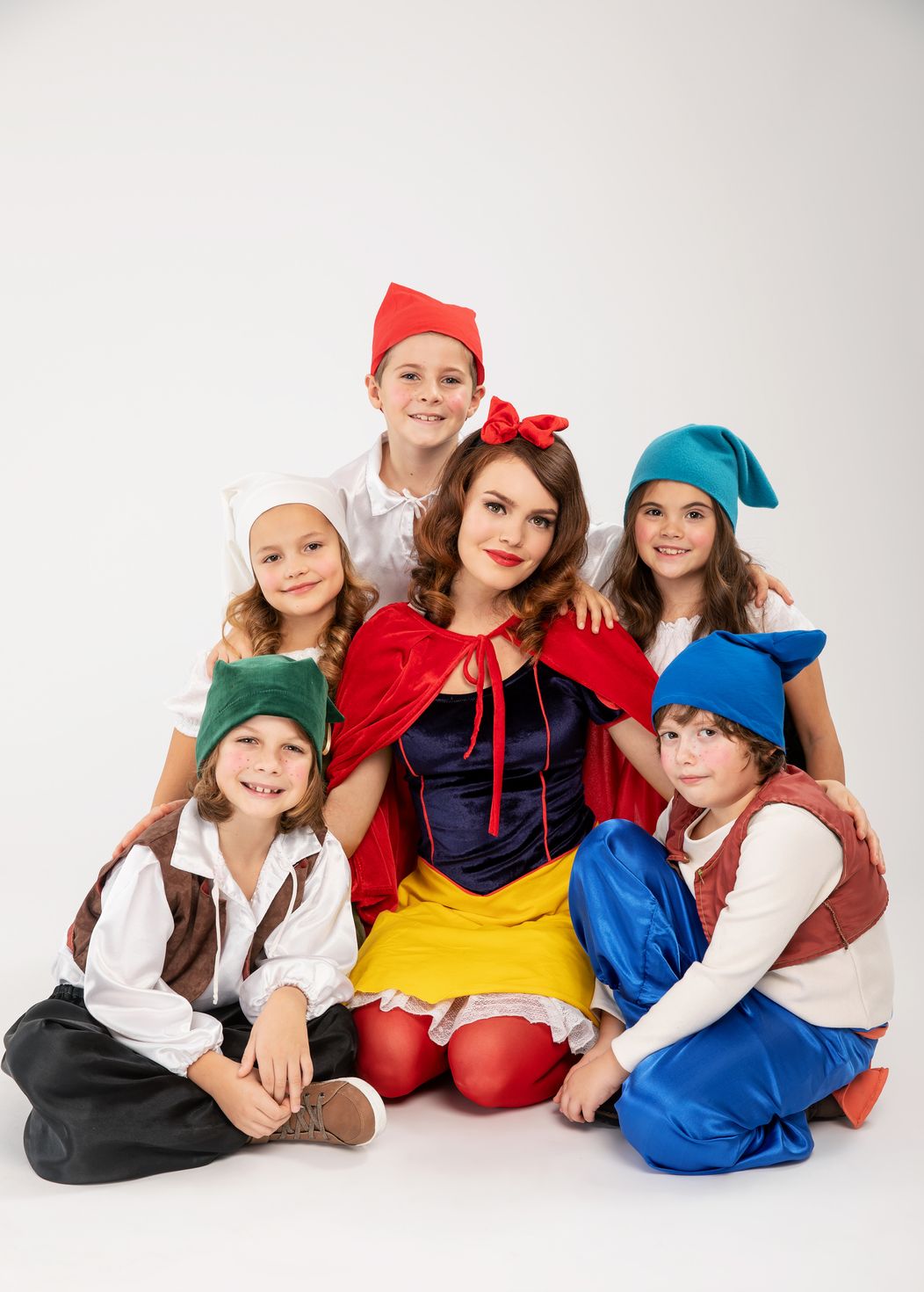 Mária Bartalos ako Snehulienka a deti z Oteckov ako rozkošní trpaslíci