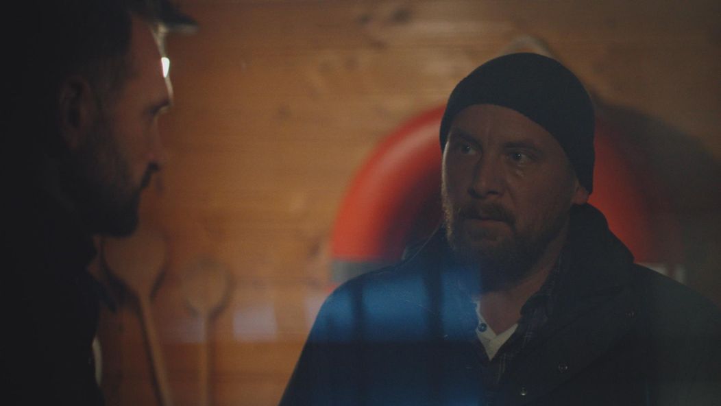 Andrej zistí, že v hausbóte nie je sám.