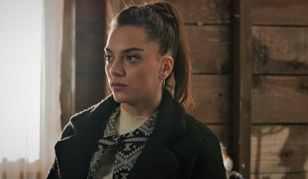 Spútaný motýľ - Azra