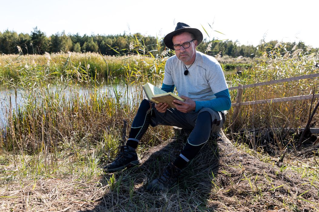 Noro píše list na rozlúčku