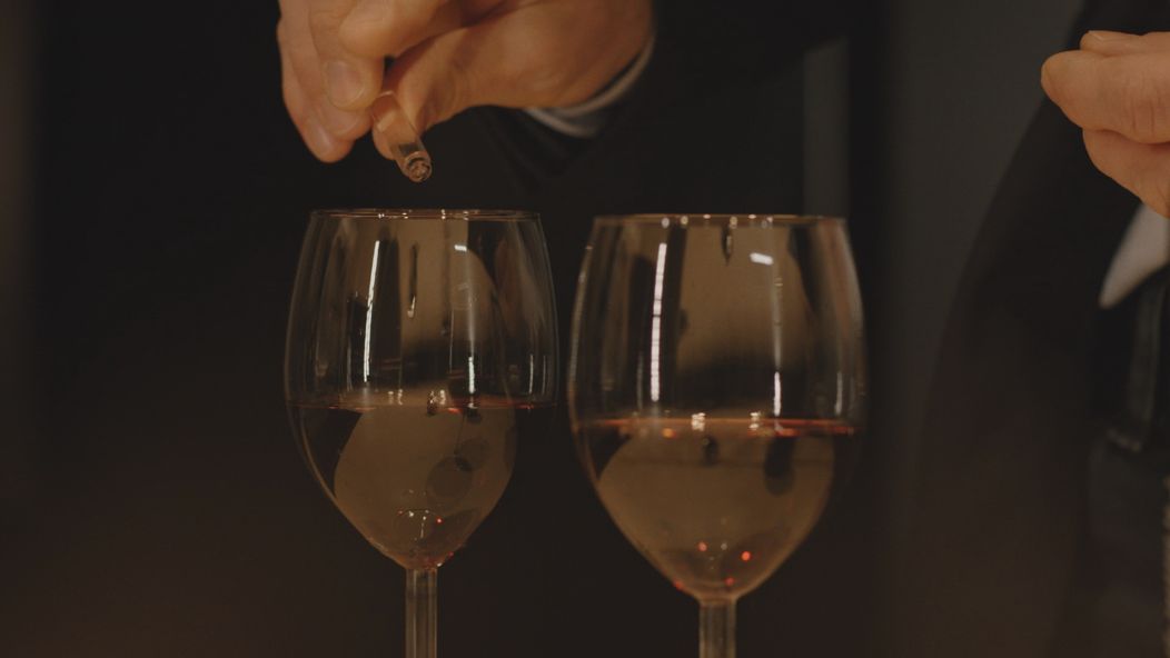 Andrej nalial Laure do vína omamnú látku.