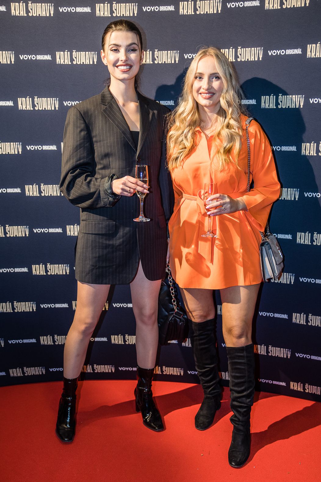 Lia a Tamara z Love Islandu na premiére Kráľa Šumavy
