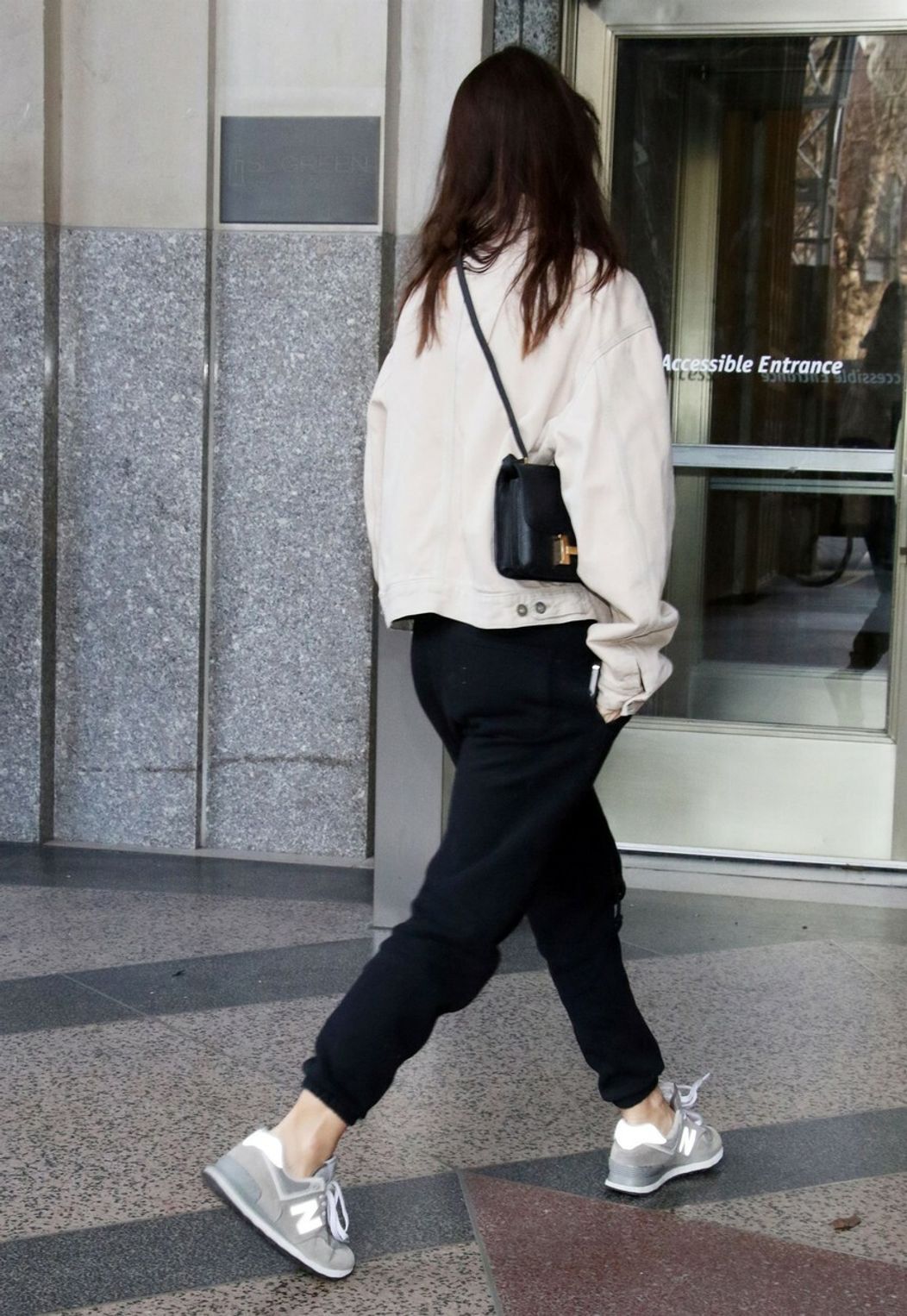 Emily Ratajkowski v New York City