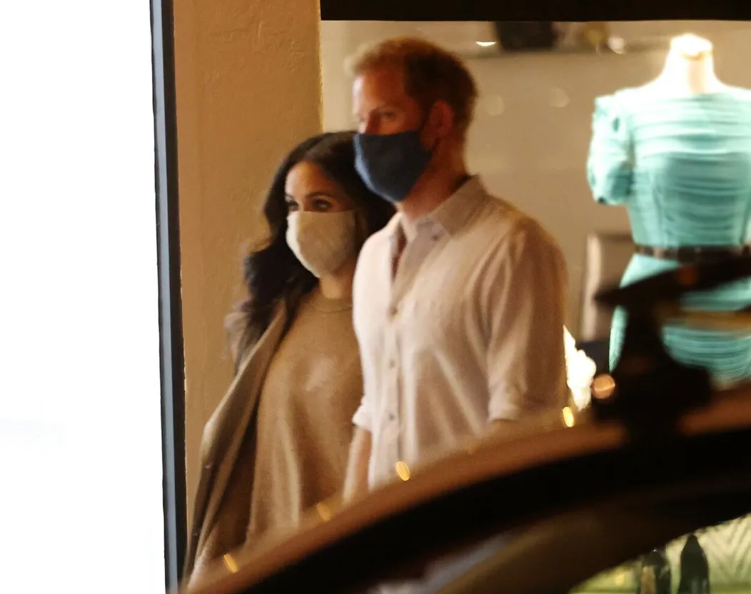 Meghan a Harry si vyšli na večeru.