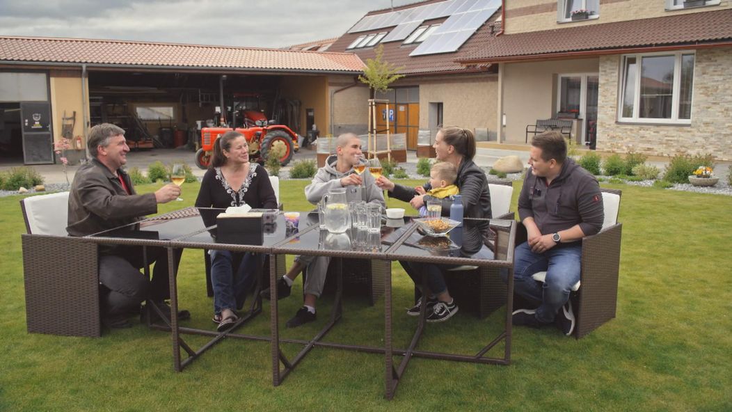 Žaneta Skružná s rodinou.