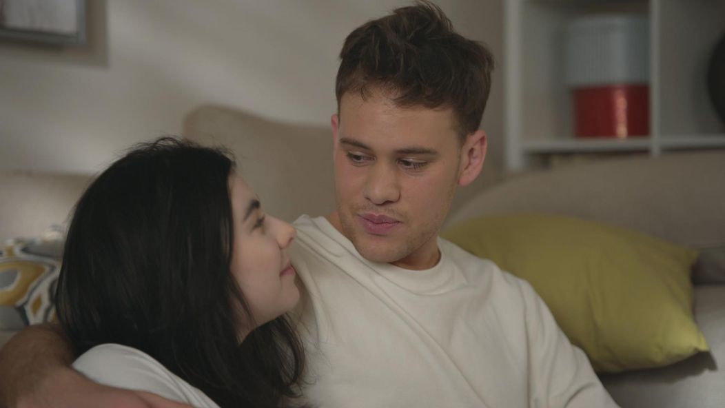 Lenka strávila so svojím učiteľom noc