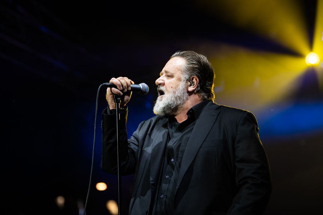 Koncert Russella Croewa s jeho kapelou Indoor Garden Party