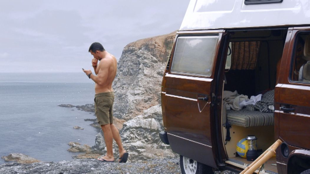 Adam sa v seriáli vyparil do cudziny.