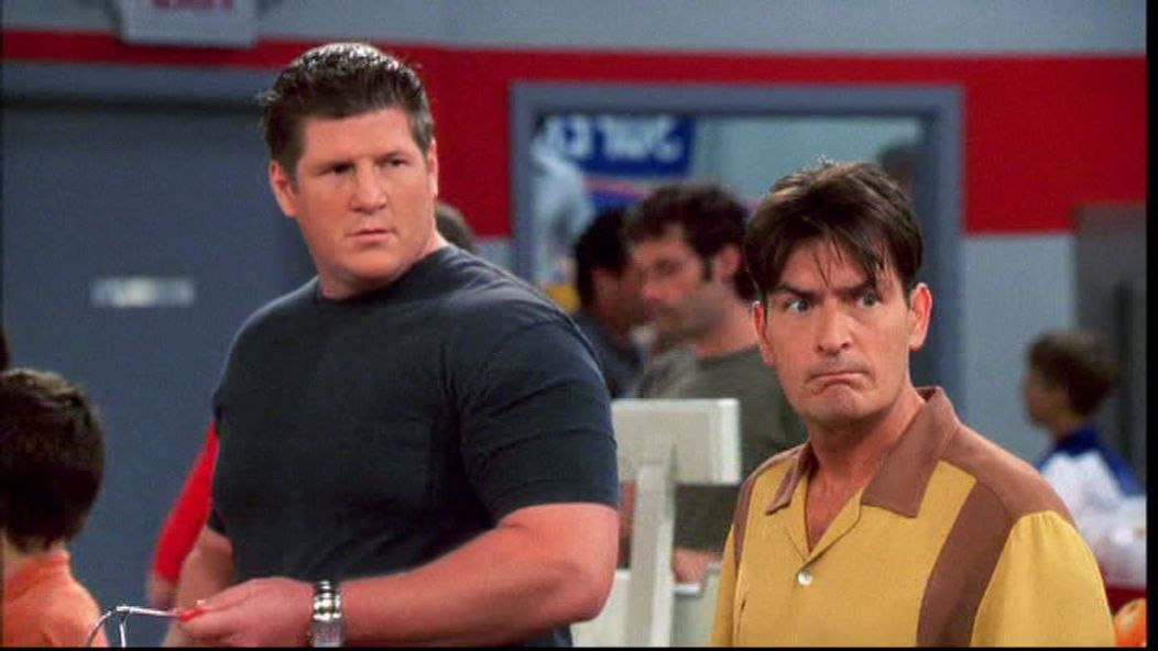 Brian Turk ako Mike v Dva a pol chlapa