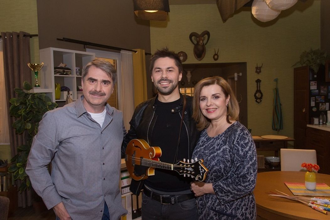 Peter Marcin, Adam Ďurica a Zuzana Tlučková v seriáli Susedia