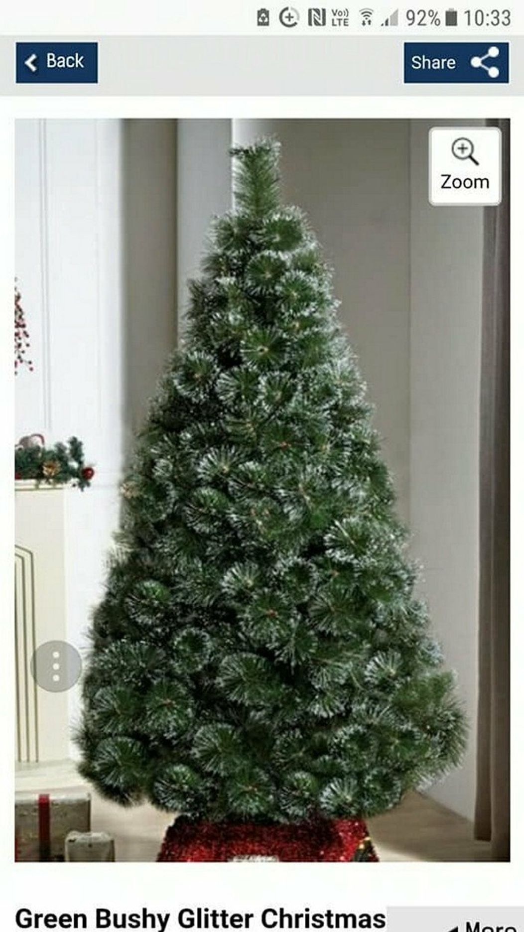 Takto mal stromček podľa fotografie vyzerať.