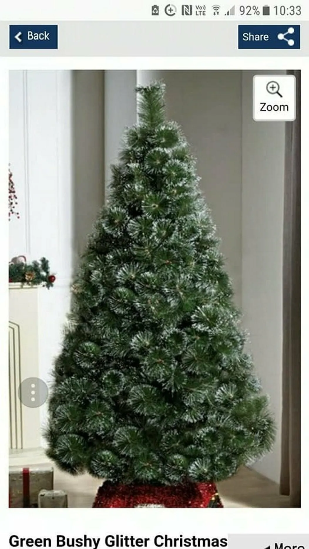 Takto mal stromček podľa fotografie vyzerať.