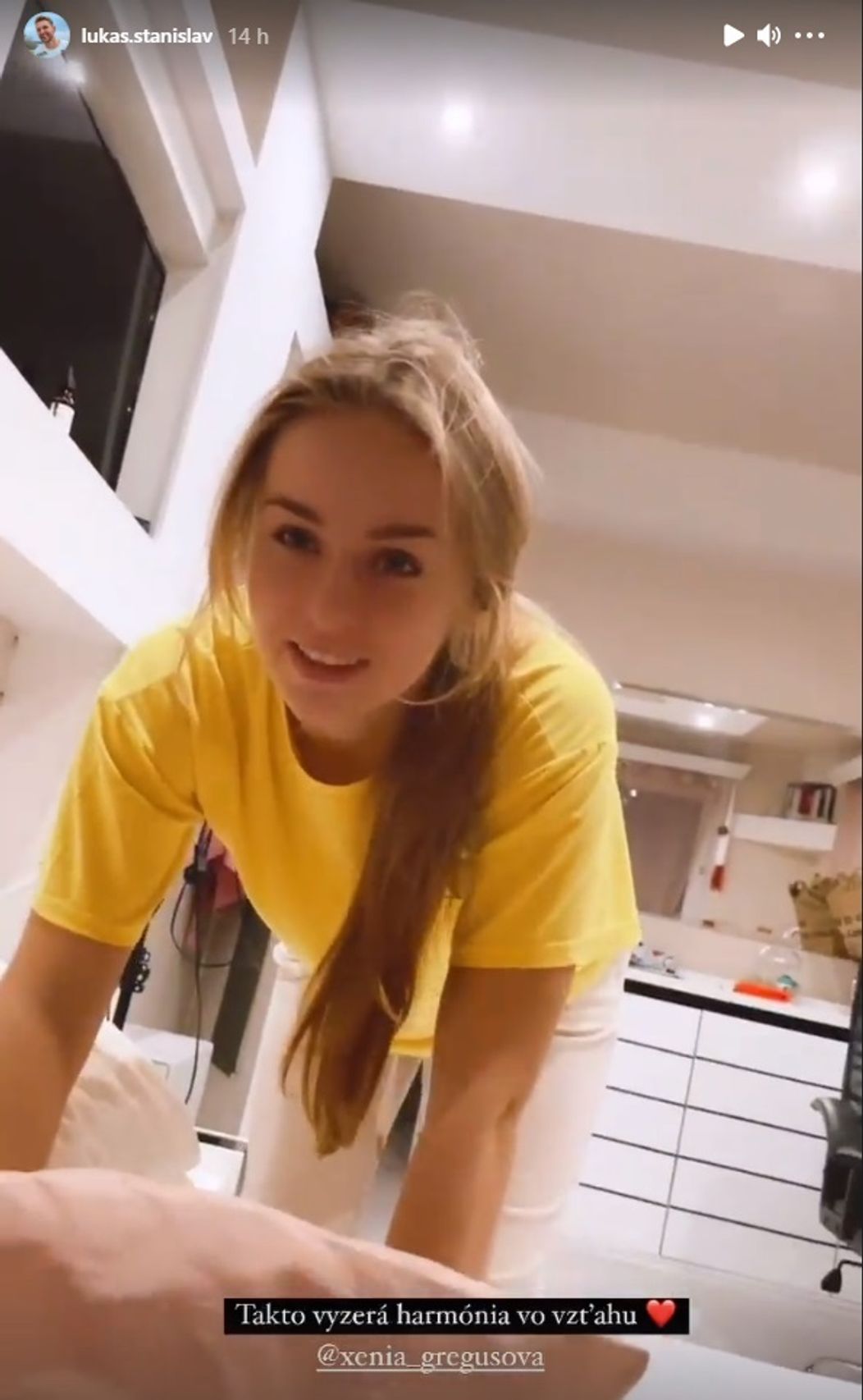 Dáš si niečo jesť, láska?
