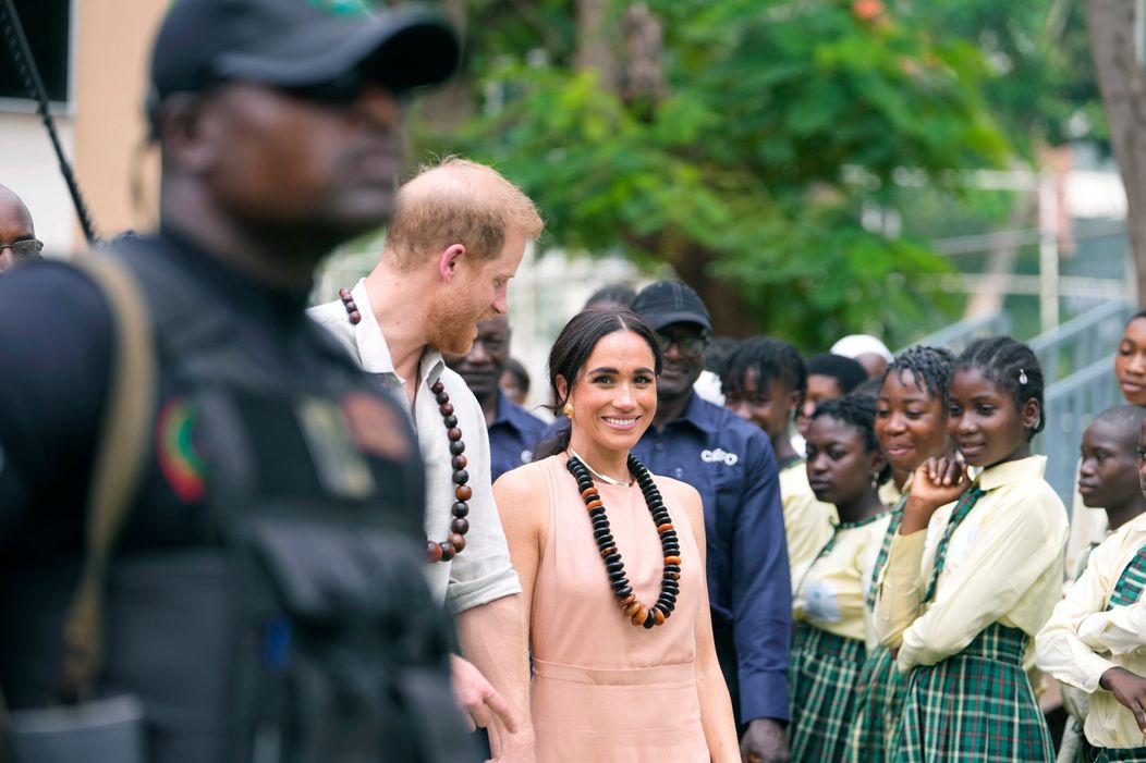 Princ Harry s Meghan na turné v Nigérii: Akoby z kráľovskej rodiny neodišli