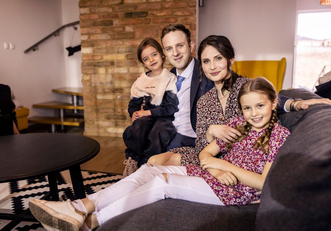 Braňo Mosný a Alžbeta Bartošová so seriálovými deťmi