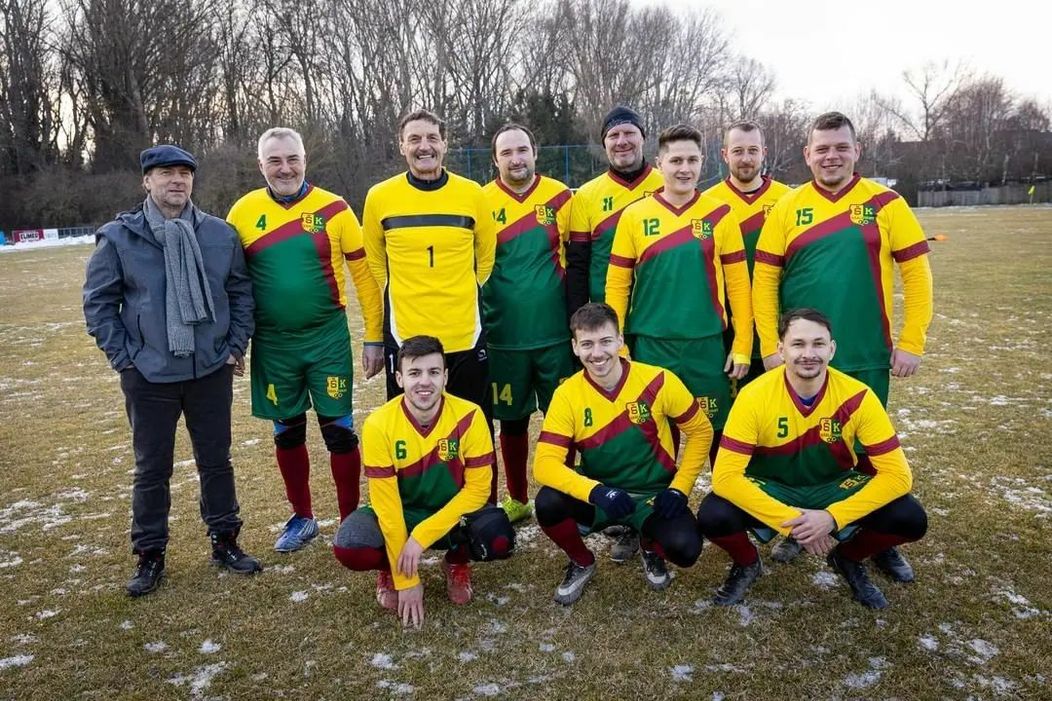 Futbalový tím v seriáli Svätý Max
