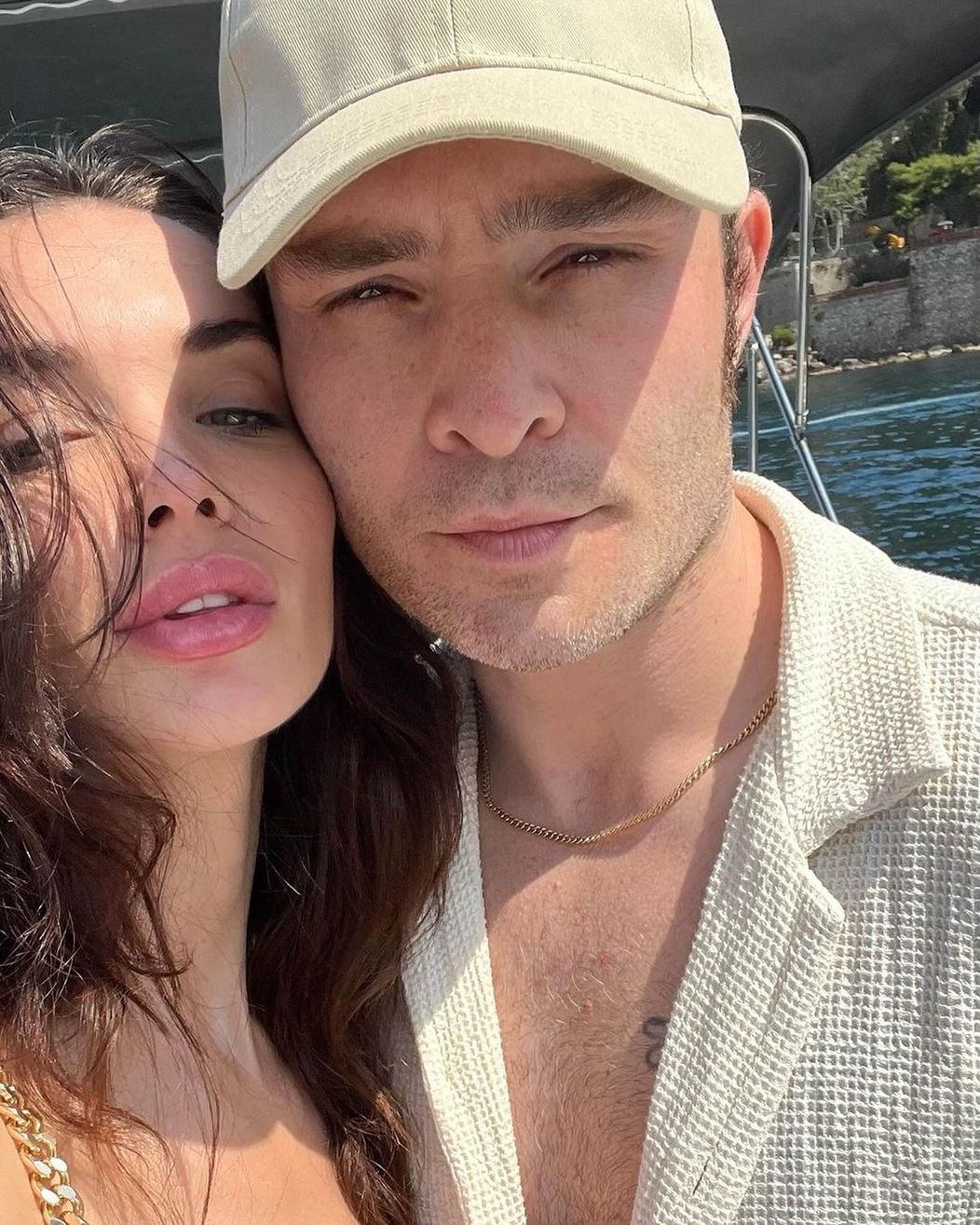 Ed Westwick a Amy Jackson sa zobrali!