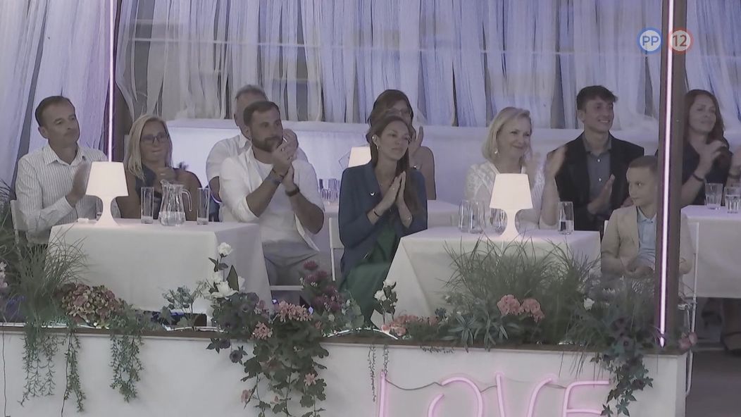 Kryštofova sestra a Denisin brat tvoria pár.