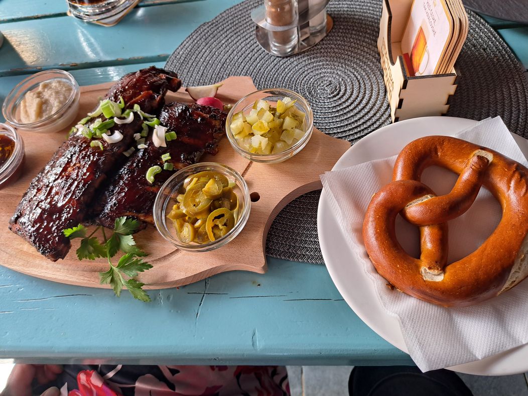 Kontrola ďalšej reštaurácie z 3. série Na nože, na obed do Stupavskej hodovne sme zobrali redaktorku Gabrielu Kajtárovú