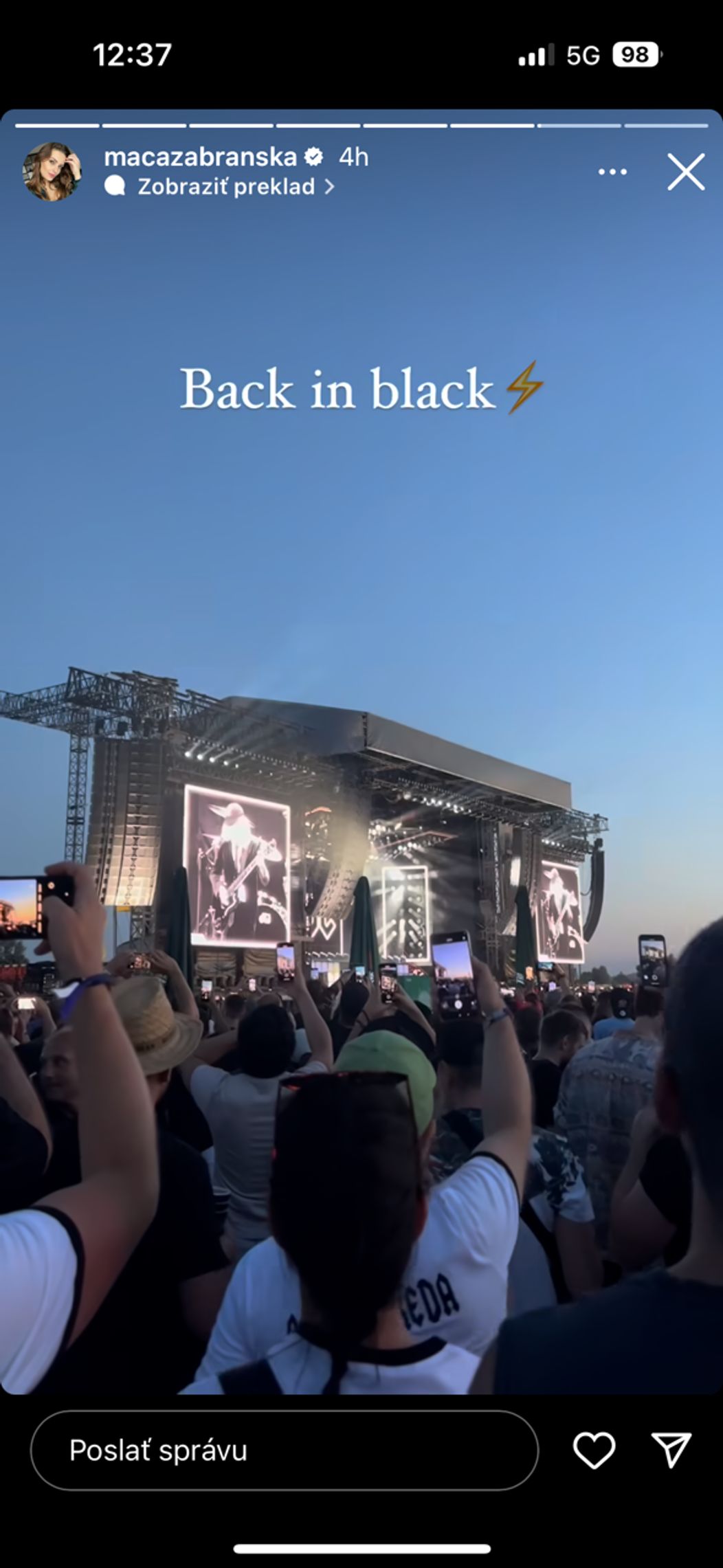 Maca Zábranská na koncerte AC/DC