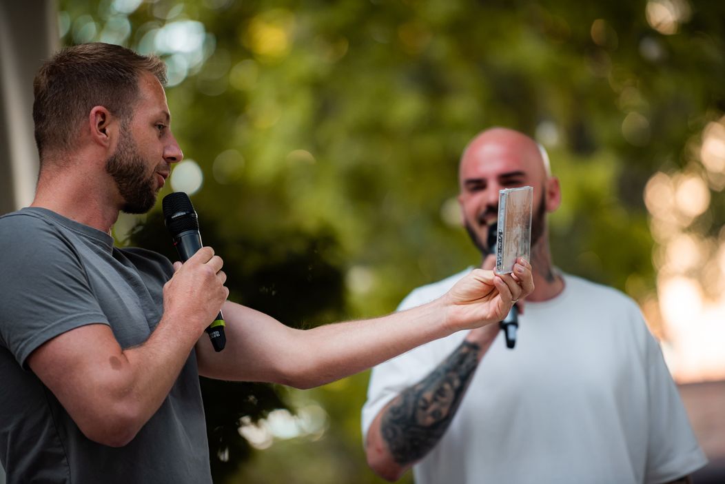 Matúš Krnčok krst moderoval.