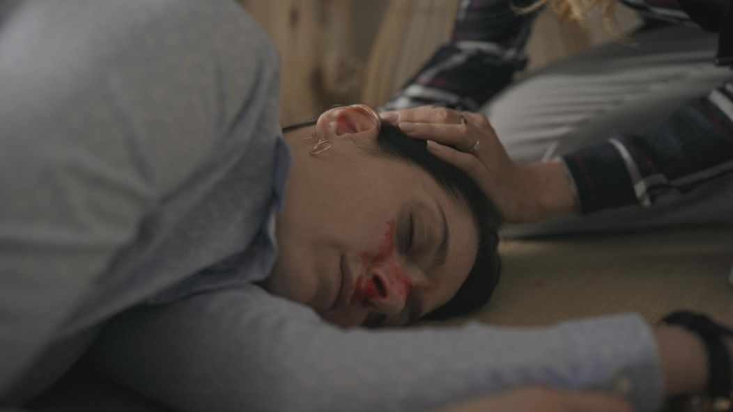 Eva po hádke s Jakubom skončila zakrvavená na dlážke.