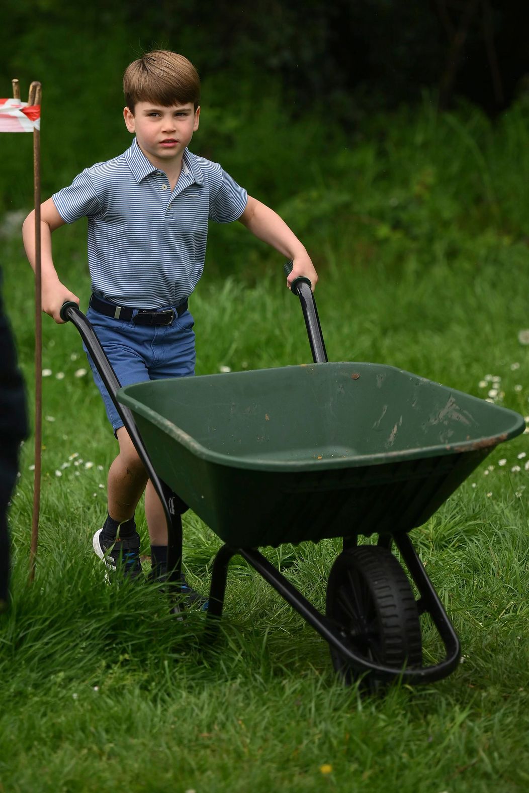 Dobrovoľníctvo si počas korunovácie skúsil aj princ William s rodinou