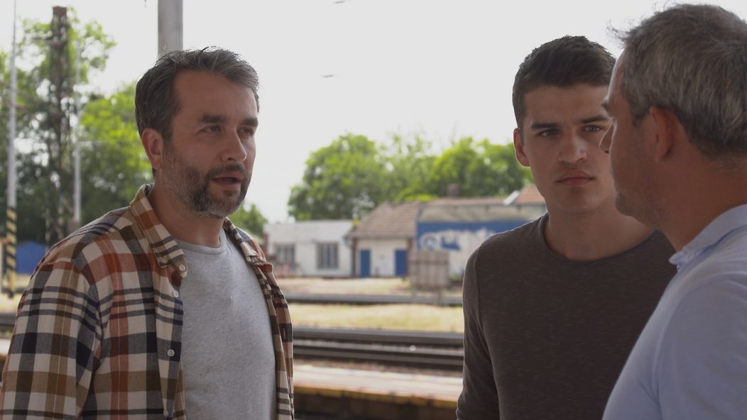 Sama zastihnú tesne pred odchodom.