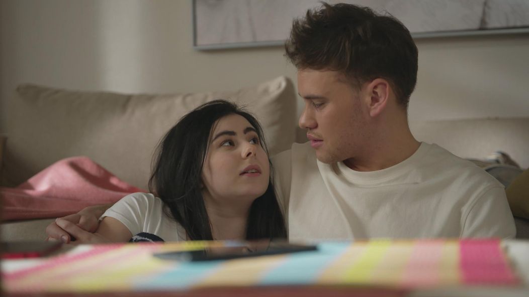 Lenka strávila so svojím učiteľom noc