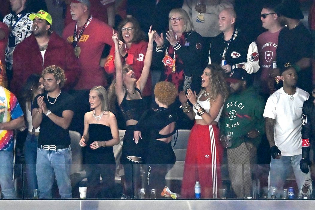 Taylor Swift s Blake Lively na Super Bowl