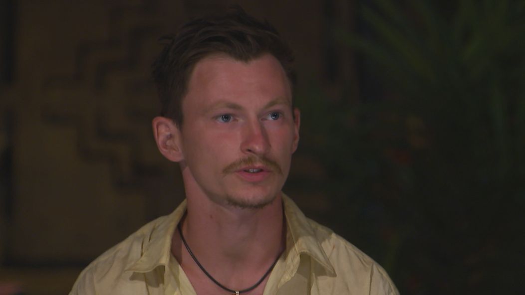 Člen kmeňa Lovcov Jakub Bína sa rozhodol na poslednej kmeňovej rade zo šou odstúpiť.