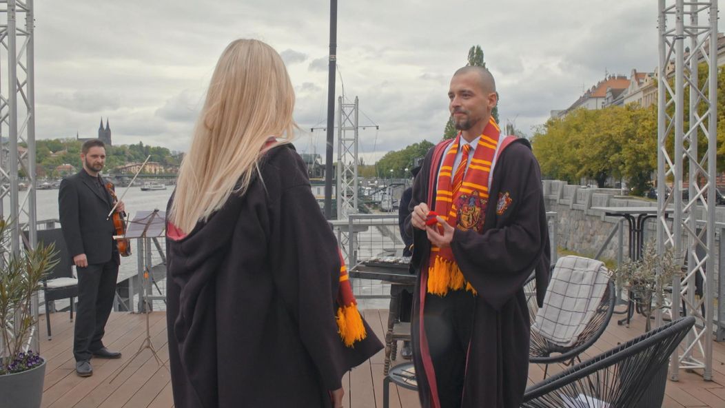 Kristian požiadal priateľku Sajku o ruku.