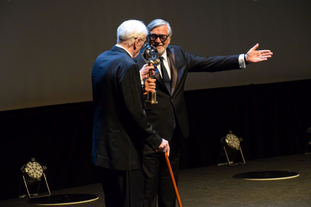 Sir Michael Caine si na 55. ročníku MFF KV prevzal Krištáľový glóbus za mimoriadny umelecký prínos do svetovej kinematografie