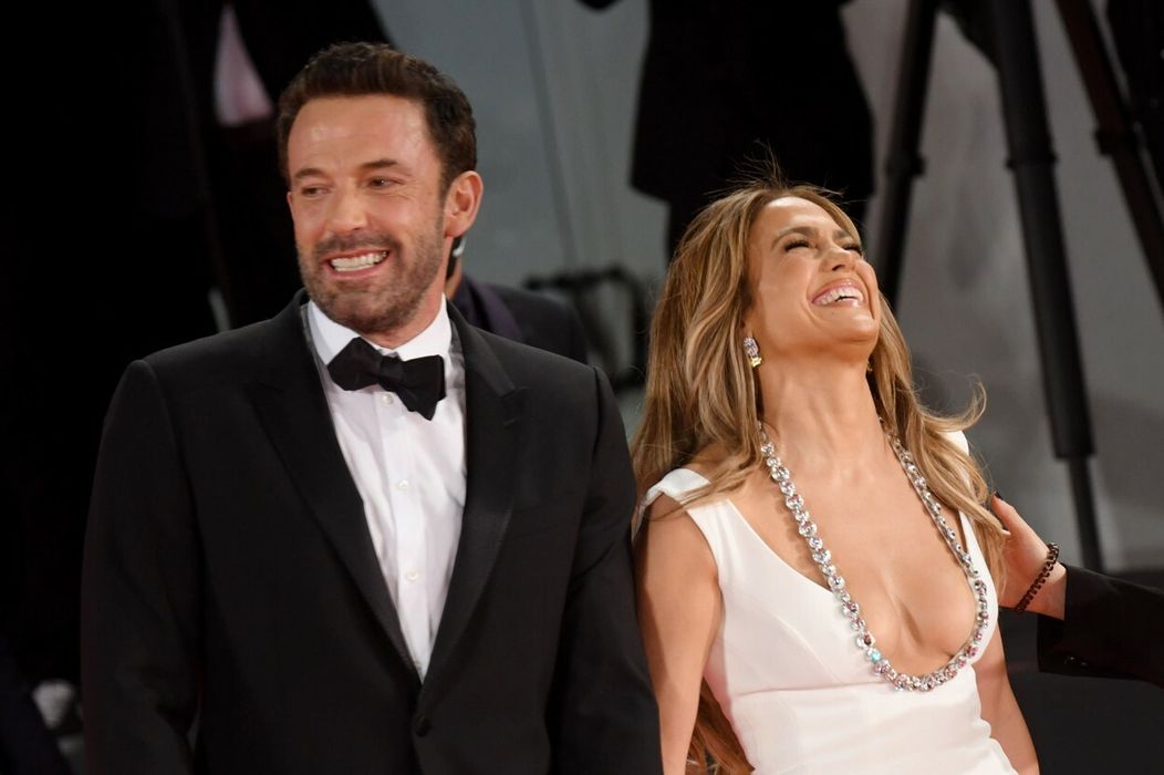 Ben Affleck a Jennifer Lopez na premiére filmu The Last Duel na Benátskom filmovom festivale