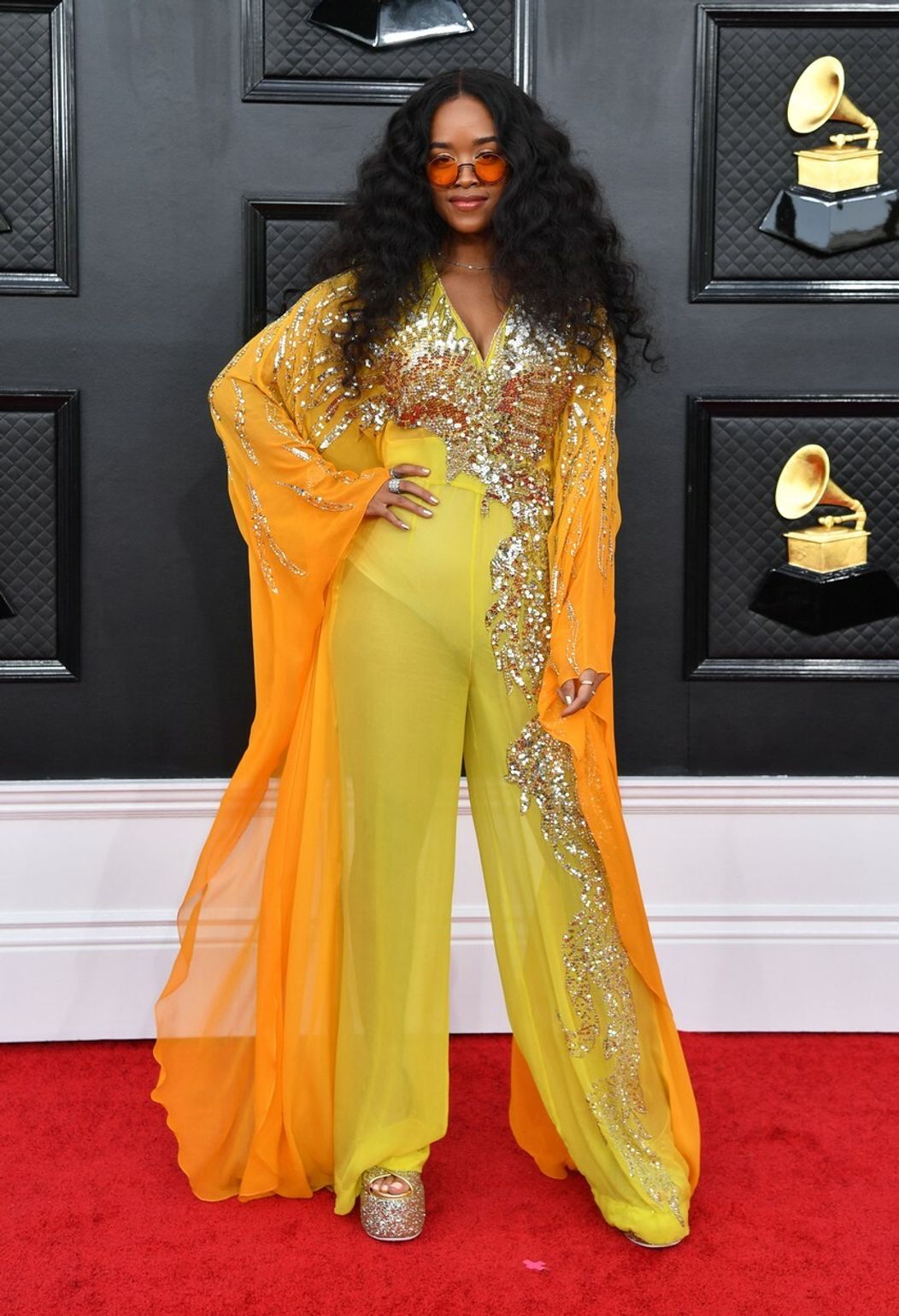 H.E.R. na 64. ročníku udeľovania hudobných cien Grammy v Las Vegas