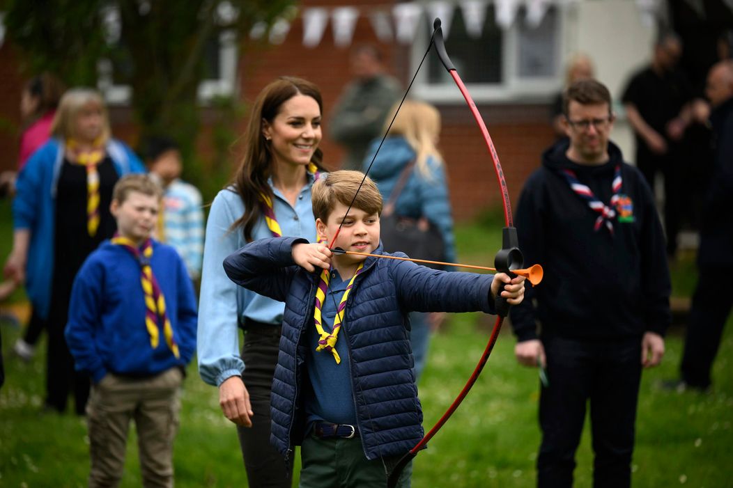 Dobrovoľníctvo si počas korunovácie skúsil aj princ William s rodinou