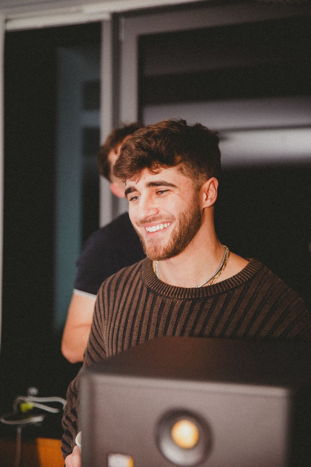 Lu z Love Islandu nakrútil nový videoklip k skladbe XTC.