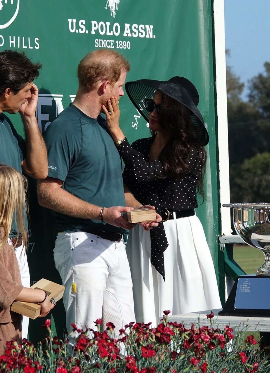 Meghan podporila princa Harryho na turnaji v póle