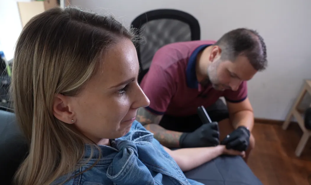 Boli sme na tetovaní: Autentické zábery