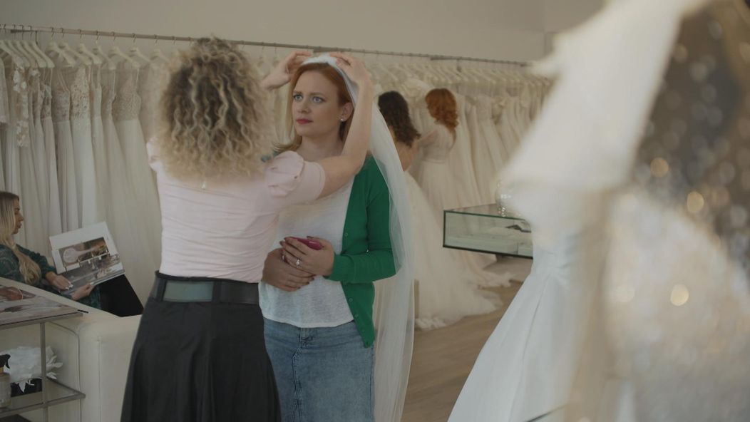 Beáta s Naďou a Kvetkou vyberá svadobné šaty