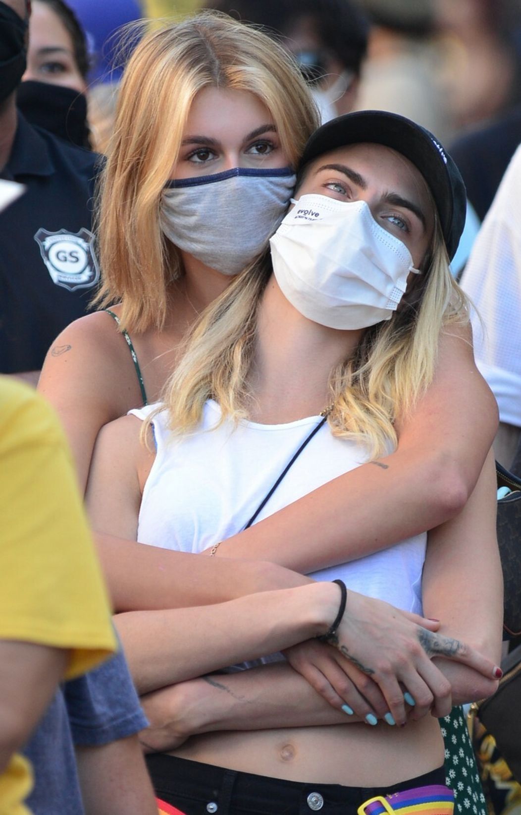 Vľavo Adam Ružička z Calgary Flames.