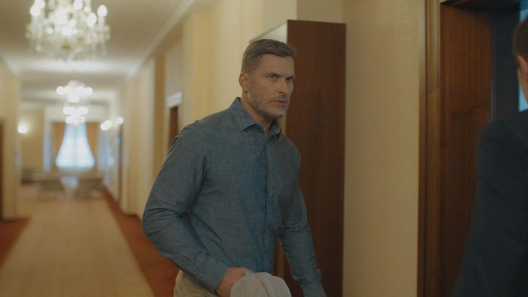 Andrej (Ján Koleník) si konečne potvrdí, že jeho spomienka na tmavovlasú ženu bola skutočná. Adelu (Lívia Bielovič) s ňou podviedol.