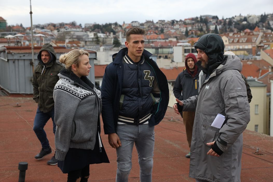 Na streche sa strhne bitka.
