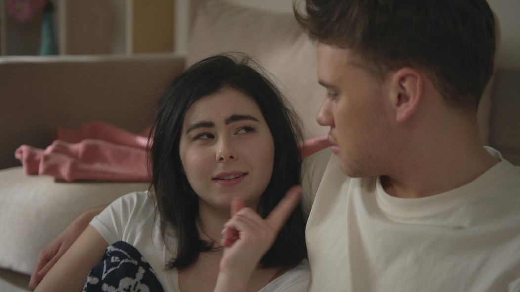 Lenka strávila so svojím učiteľom noc