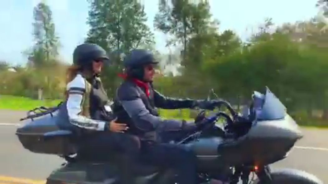Mario Cimarro a Bronislava Gregušová na motorke v Paraguaji