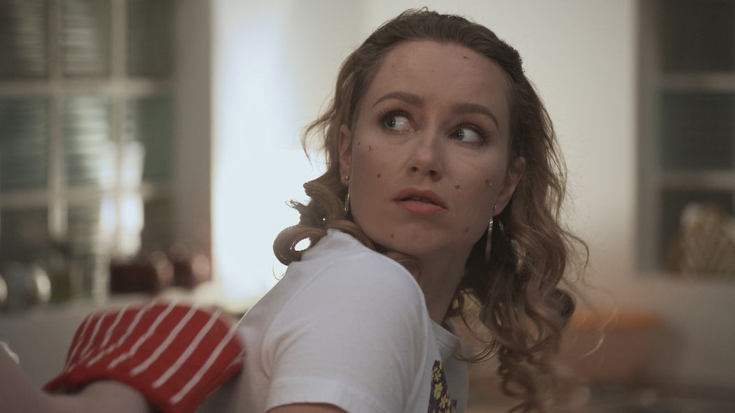 Petra sa snaží Ondra oklamať, aby sestru kryla.