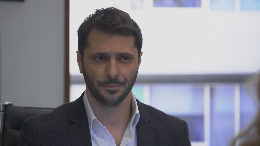 Alex váha, či Petru prijme.