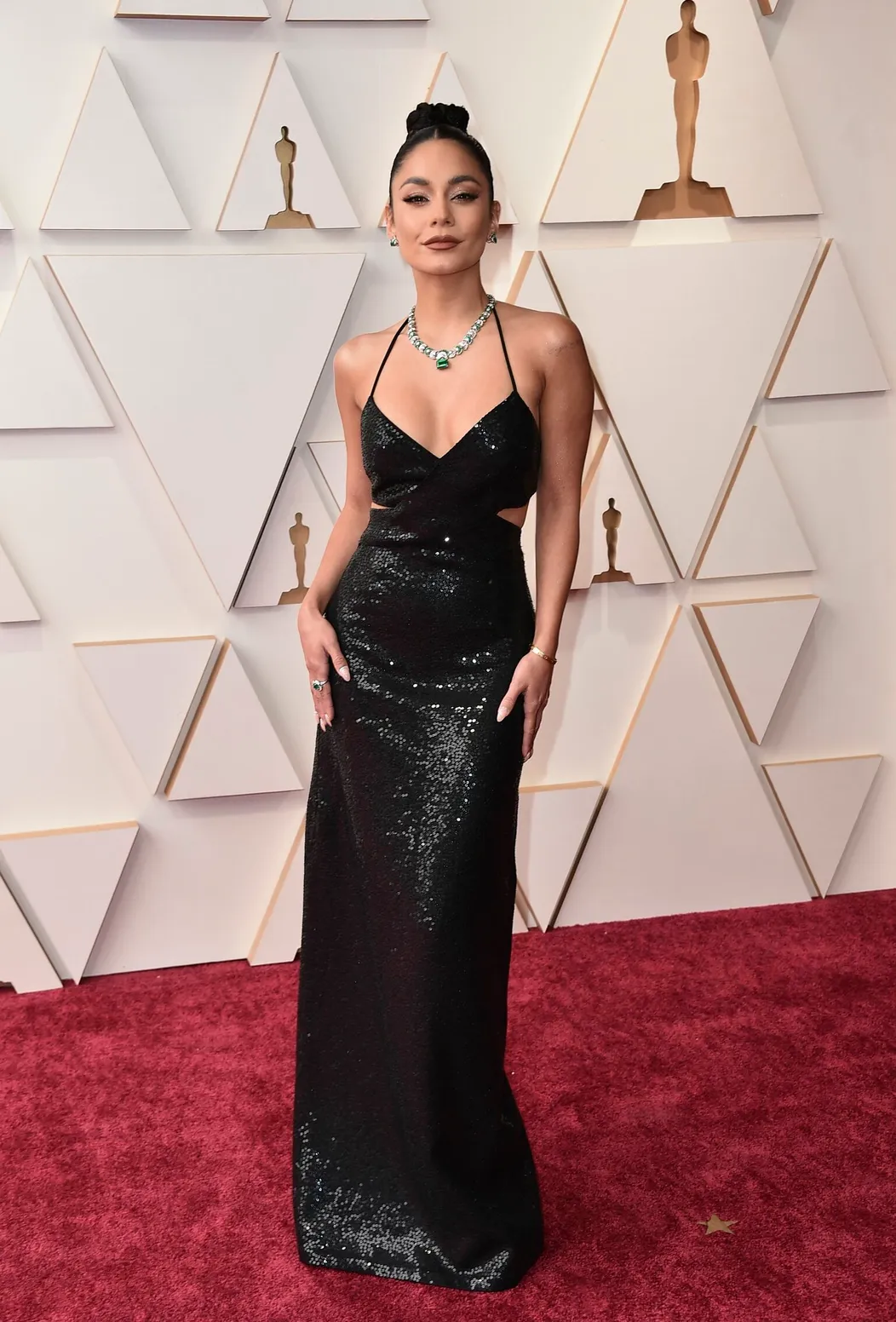 Vanessa Hudgens na 94. ročníku Oscarov v Dolby Theatre, Los Angeles