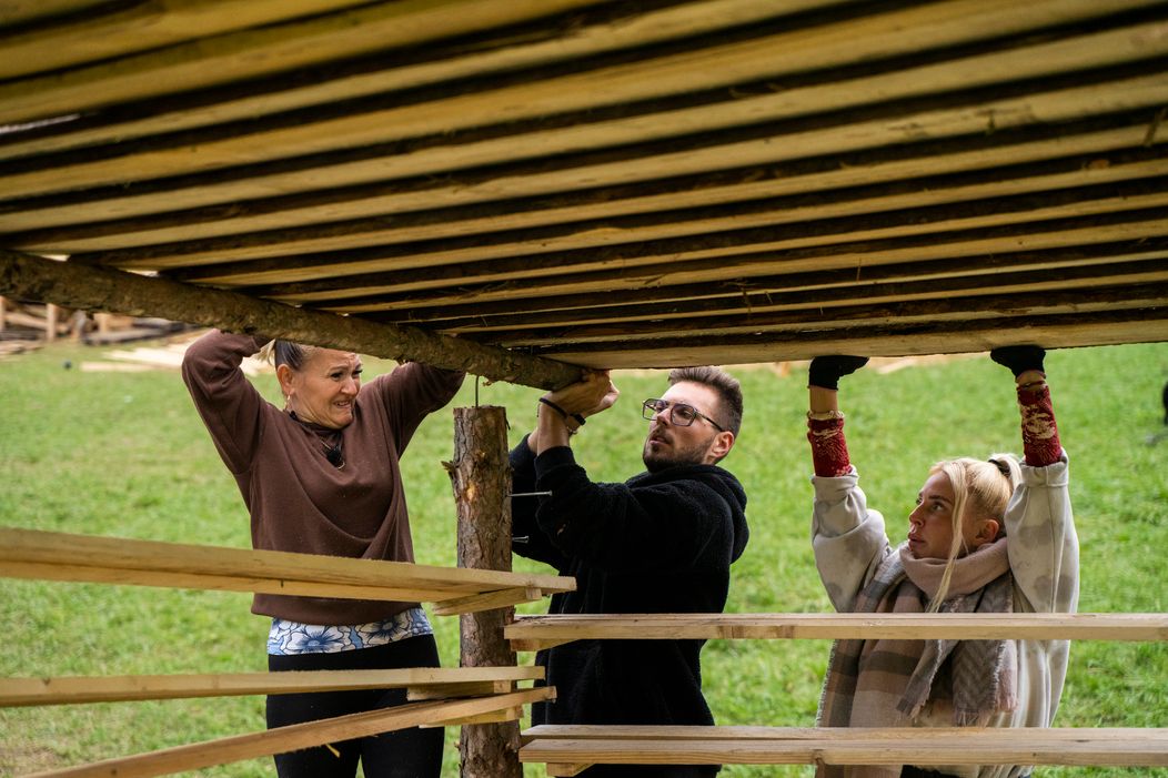 Pomocníci nezvládli súboj o záchranu, Roman sa vrátil späť na Farmu
